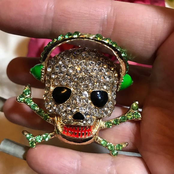 🎧skeleton with headphones magnet 🧲 🎧 - Picture 3 of 5